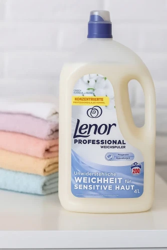 Płyn do płukania tkanin Lenor Sensitive 4 l